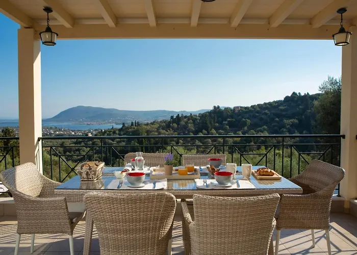 Willa Phaedra, Inoro Katouna