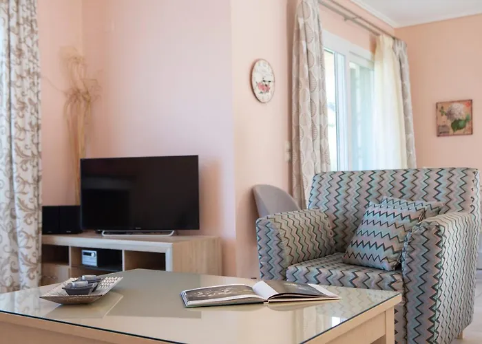 Phaedra, Inoro Willa *