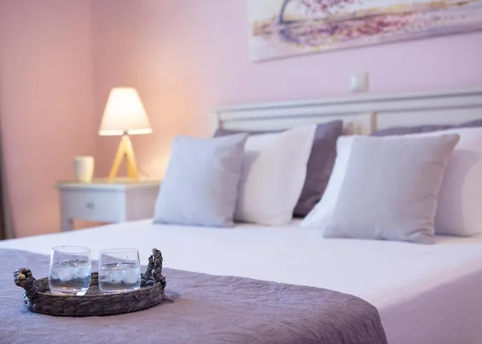 Willa Phaedra, Inoro