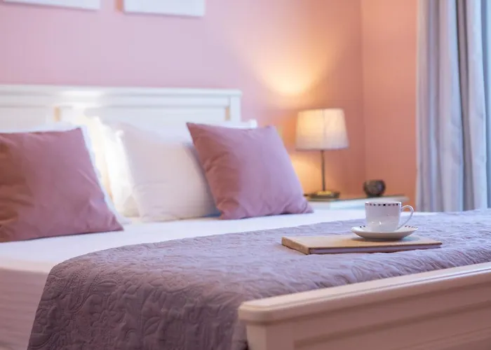 Phaedra, Inoro Willa